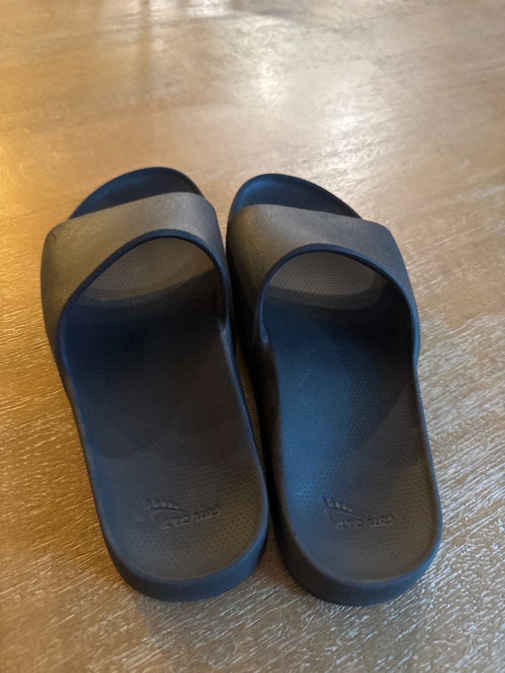 ARCHIES Women’s black slides